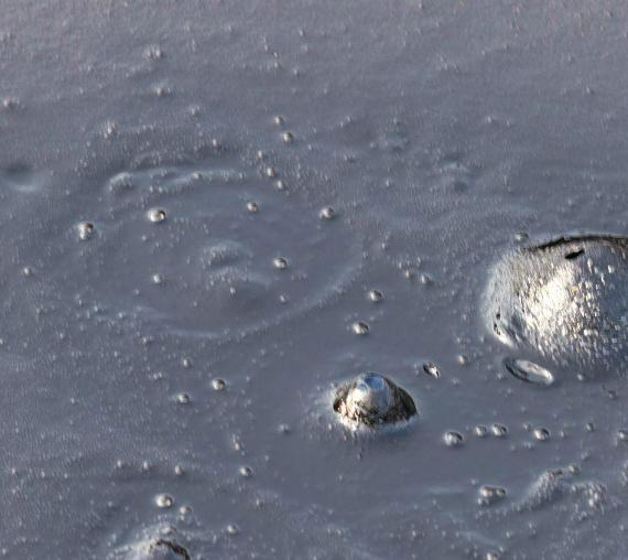 油田消泡劑應(yīng)用場景圖